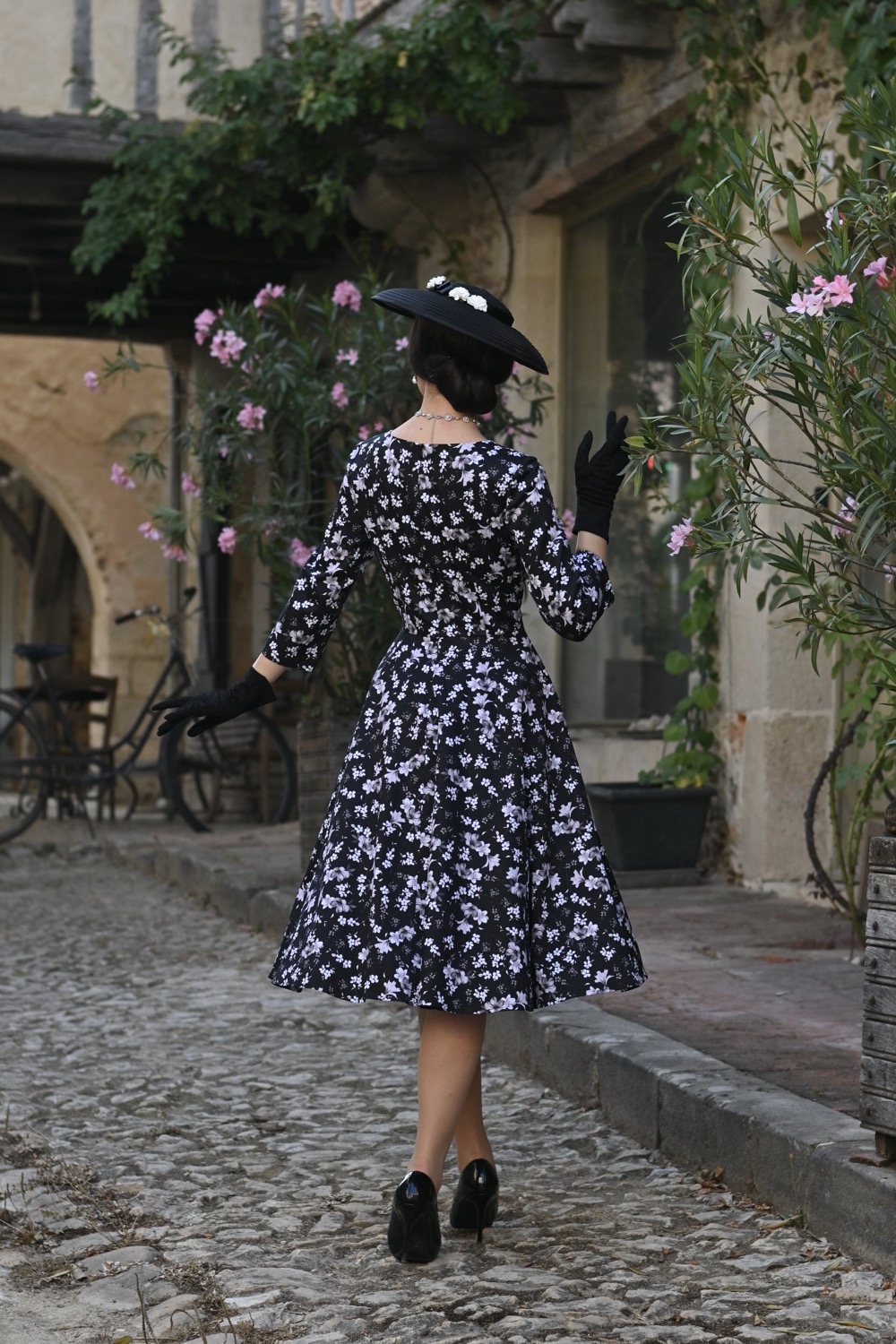 Suzy Monochrome Floral Swing Dress in Extended Sizing